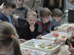 Nauka, ekologia i kosmiczna zabawa – Miejska Biblioteka Publiczna stawia na młodych odkrywców