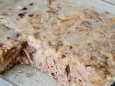 Tak przygotowana huspenina nie wymaga dosypywania żelatyny. Podobną serwowano w PRL-u