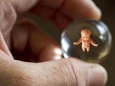 Prawie połowa kobiet poddających się aborcji w Illinois mieszka w innych stanach