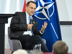 Sikorski szantażuje prezydenta? Opowiadał o wecie ws. SAFE