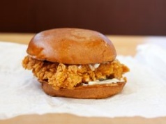 Rywal KFC zadebiutuje w kolejnym regionie. Ma już ponad 30 lokali