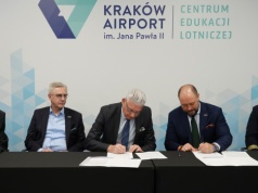Lekarze będą szkolić się „na lotnisku”. Krakow Airport i Okręgowa Izba Lekarska w Krakowie łączą siły dla bezpieczeństwa pasażerów