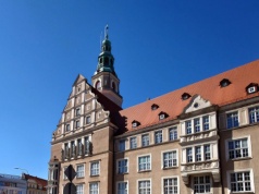 Płace w górę, ale nie dla każdego po równo. Olsztyński ratusz odkrywa karty w sprawie podwyżek