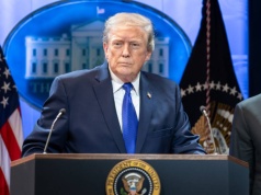 Donald Trump grozi jeszcze wyższymi cłami. 