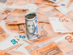 Dolar traci po wyroku Sądu Najwyższego USA. Nowy chaos celny wstrząsa rynkami