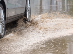 Droga ekspresowa S6 zablokowana. Rozległe zastoiska wody