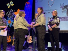 Harcerskie „Chusty Przyjaźni” wręczone podczas gali z okazji Dnia Myśli Braterskiej w Ostrowcu