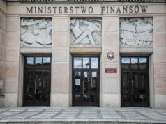 Chaos z akcyzą od elektronicznych papierosów: jedno ministerstwo i dwa różne projekty