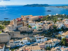 Chcą zamknąć drzwi dla miliona turystów. Nowe limity na popularnych wyspach