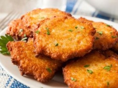 Gdy teściowa zobaczyła, że robię placki ziemniaczane z serkiem wiejskim, złapała się za głowę. Potem prosiła o przepis