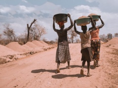 Zimbabwe: prezydent ułaskawił tysiące kobiet, aby poprawić swój wizerunek po zamachu na konstytucję