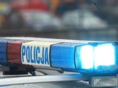 Zadał żonie kilkanaście ciosów nożem, potem uciekł do Czech. Kobieta cudem przeżyła