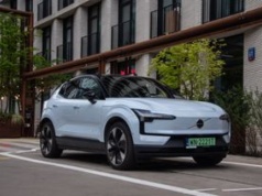 Volvo wzywa do serwisów ponad 40 tys. EX30 z powodu ryzyka pożaru baterii