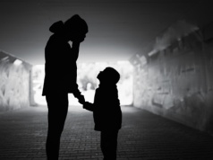 „Mamo, upiekę ci parówki w cieście, tylko nie jedź!”. Ale Alina tęsknotę odkłada na później, bo dziś w Ukrainie wszystko spoczywa na barkach kobiet