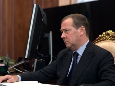 "Mogą wjechać bez wiz. Jak w 1812 czy 1945". Miedwiediew grozi Europie