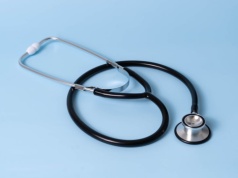 NIL oburzona ujawnieniem danych o zdrowiu Szymona Hołowni. Mocna reakcja lekarzy