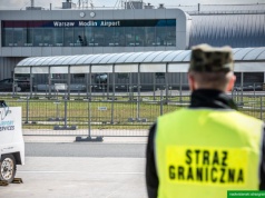 Tadżyk z przerobionymi dokumentami zatrzymany na lotnisku i wydalony z Polski