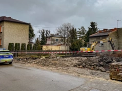 Pod gruzami pustostanu w Szczakowej odkryto ludzkie szczątki