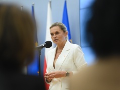 Nowacka: dostęp do mediów społecznościowych dla osób do 15. roku życia zostanie ograniczony