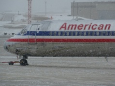Potężna śnieżyca w USA! Lotniska sparaliżowane, LOT wstrzymuje połączenia