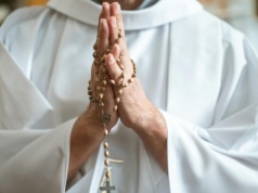 Ksiądz oskarżony o molestowanie ministranta. Dramat chłopca miał trwać latami. W marcu decyzja sądu?