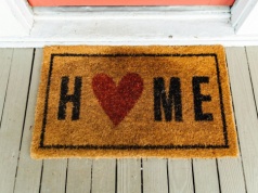 Koniec z wycieraczkami do butów. To nowoczesne rozwiązanie je zastępuje