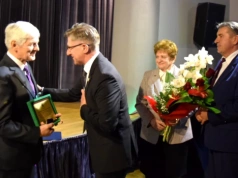 Podczas uroczystej sesji Rady Powiatu Legnickiego nadano tytuły „Zasłużony dla Powiatu Legnickiego”