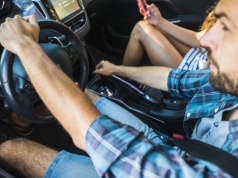 Kierowca Alfy pod wypływem, jego pasażerka z alfą w kieszeni, a niby alfy nie chodzą parami