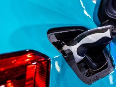 Elektryki w Polsce przestały być niszą. Coraz chętniej jeździmy używanymi autami