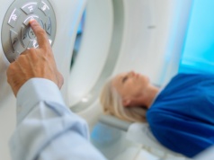 Czy słowo "promieniowanie" zwiększa lęk przed leczeniem? Rusza pierwszy taki projekt na świecie