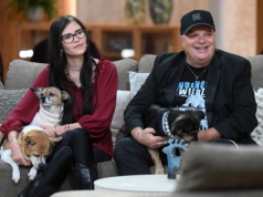 „Dzięki pieskom trzymam się dobrze”. Krzysztof Skiba o stracie mamy i życiu poza sceną