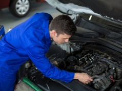 4 sygnały, że naprawa auta może być błędem. Eksperci zdradzają, kiedy powiedzieć stop