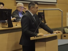 Koleje Małopolskie pod presją: związki grożą strajkiem, radni zarzucają brak transparentności