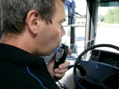 Włochy: blokady alkoholowe jako nowa kara, obowiązkowe także w ciężarówkach