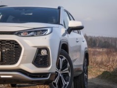 Zalegają w salonach. Dwuletnie Toyoty, Mazdy i Suzuki bez przebiegu czekają na klientów