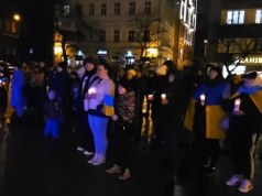 Modlitwa o pokój na Ukrainie. W rocznicę rosyjskiej agresji w Bielsku-Białej zapłonęły świece