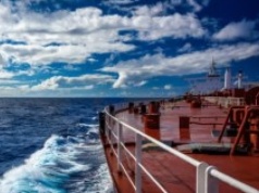 Chińczycy sprawdzają blokadę USA. Tankowiec płynie na Kubę