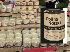 Karma zamiast do schronisk, trafiła do sprzedaży. Producent zapowiada kroki prawne