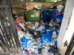 Gdynia tonie w śmieciach. Urząd tłumaczy, skąd problemy. Mieszkańcy nie dowierzają