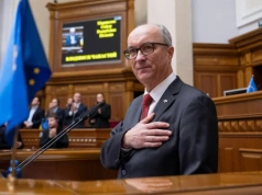 Banderowskie flagi w Rady Najwyższej Ukrainy podczas przemówienia Czarzastego