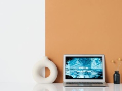 AI marketing vs. marketing napędzany AI, czyli jak odróżnić buzzword od sztucznej inteligencji