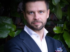 Paweł Gruba chce nagrać serię o uzależnieniach i mobbingu w gastronomii. Znajdą się chętni mówić?