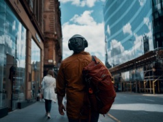 Niebezpieczne chemikalia wykryte w słuchawkach. „Migrują do organizmu człowieka”