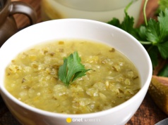 Zupa ogórkowa będzie smakować jak u babci. Prosty trik na intensywny smak