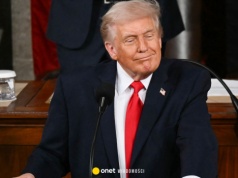 Amerykański sen. Donald Trump skorzystał z okazji i zrobił show. "Nasz kraj znów wygrywa"