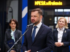 Prezydent Krakowa zapowiada korektę taryfy. Tańszy bilet miesięczny dla mieszkańców i „premiowanie” stałych pasażerów