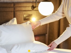 Czy wyjeżdżając z hotelu, należy zdjąć poszewki? "Musimy się tego nauczyć"