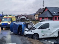Zderzenie trzech aut w Barcicach. DK-87 zablokowana, jedna osoba w szpitalu