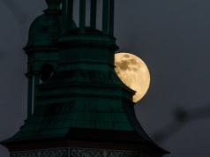 Widowiskowa atrakcja na niebie