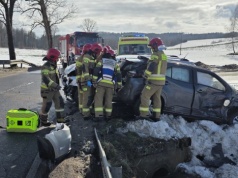 Dwie osobówki zderzyły się na newralgicznym skrzyżowaniu w regionie